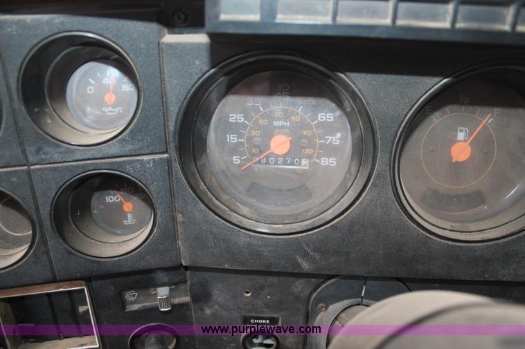 image for item H1672 1989 GMC TopKick C6000 dump truck