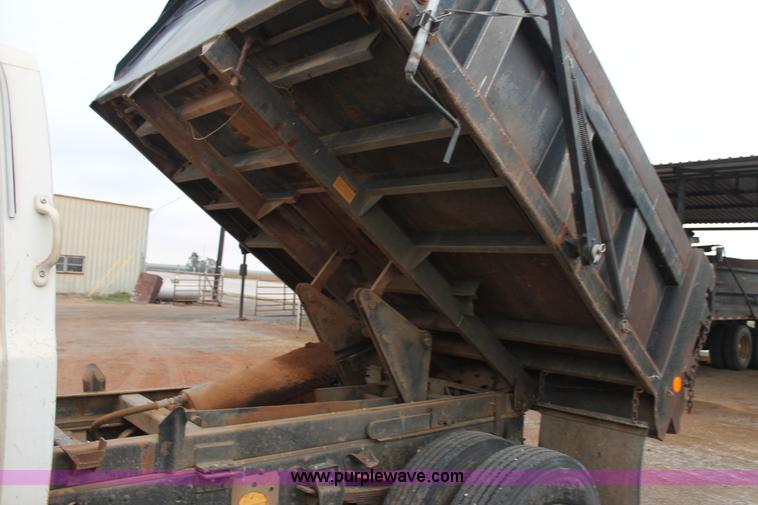 image for item H1672 1989 GMC TopKick C6000 dump truck