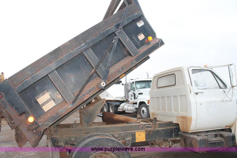 image for item H1672 1989 GMC TopKick C6000 dump truck
