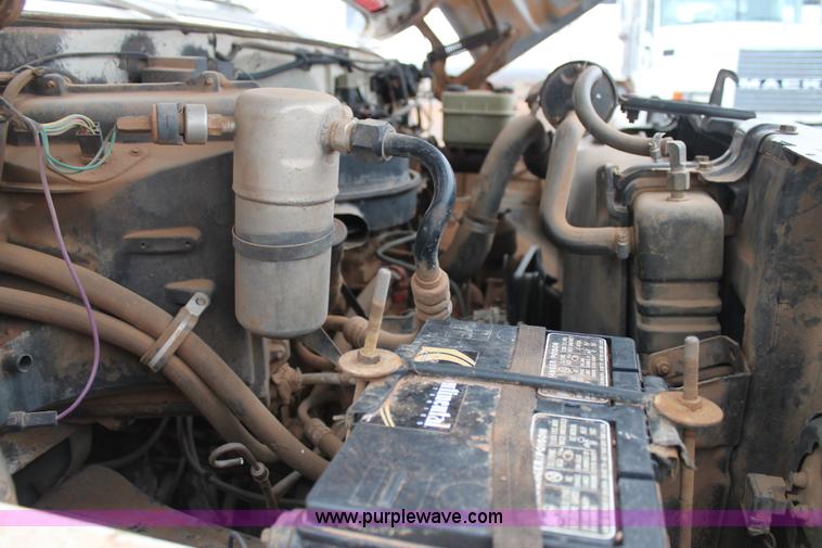 image for item H1672 1989 GMC TopKick C6000 dump truck