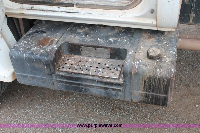 image for item H1672 1989 GMC TopKick C6000 dump truck