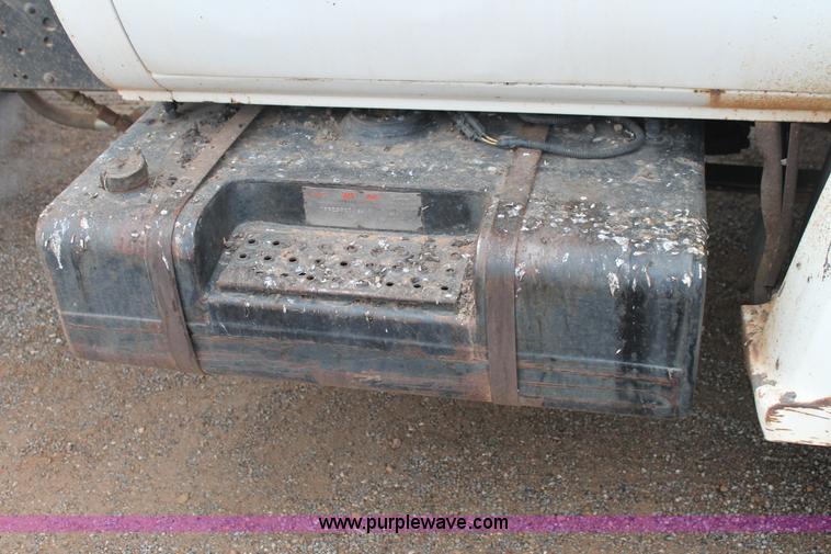 image for item H1672 1989 GMC TopKick C6000 dump truck