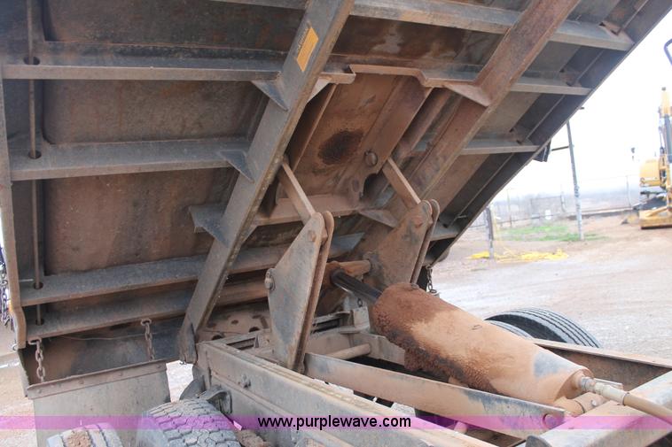 image for item H1672 1989 GMC TopKick C6000 dump truck