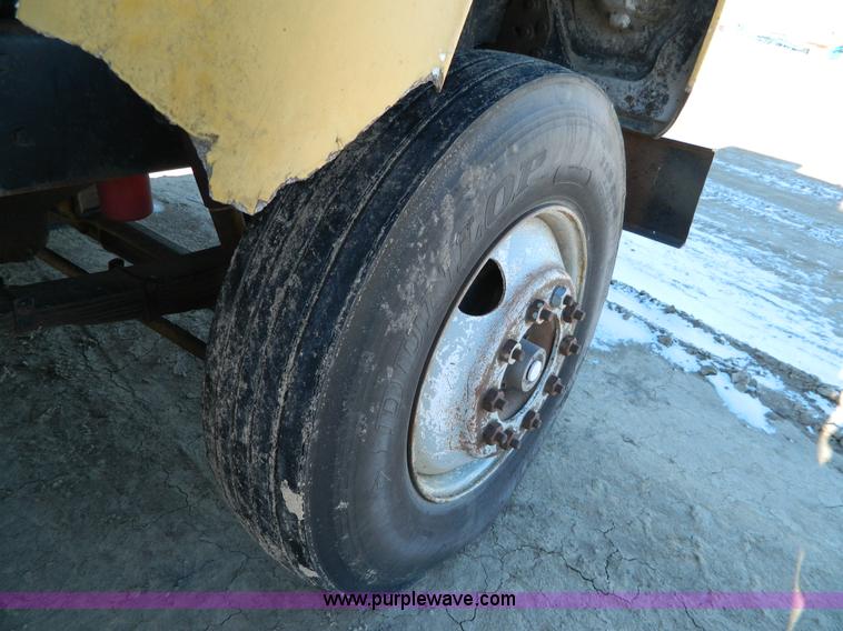 image for item H2278 1974 Ford 9000 dump truck