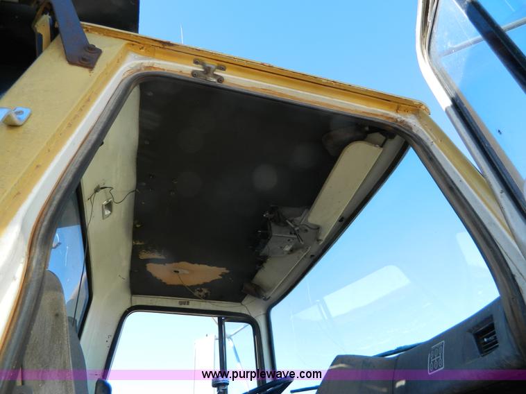 image for item H2278 1974 Ford 9000 dump truck