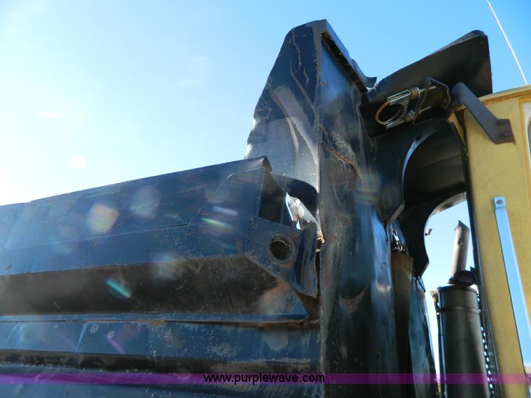 image for item H2278 1974 Ford 9000 dump truck