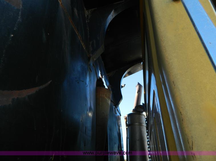 image for item H2278 1974 Ford 9000 dump truck