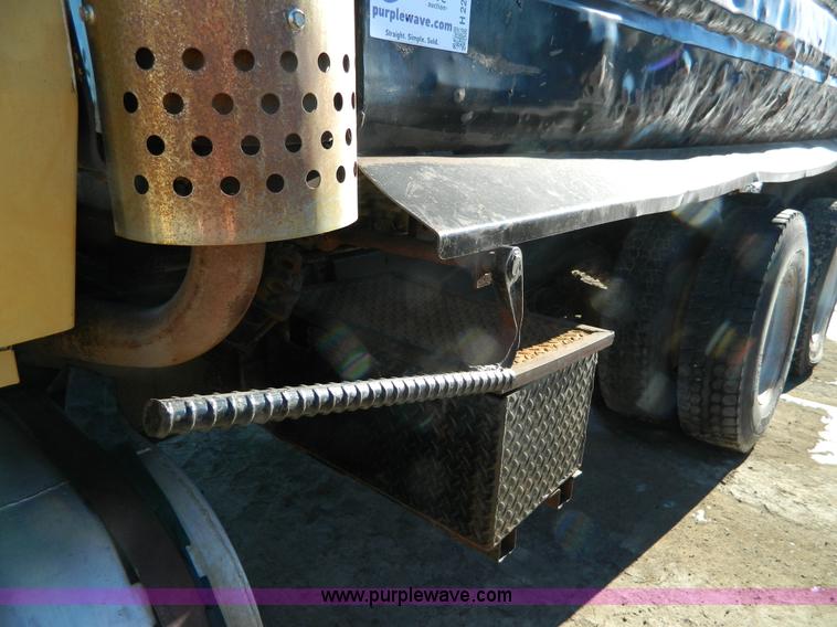 image for item H2278 1974 Ford 9000 dump truck