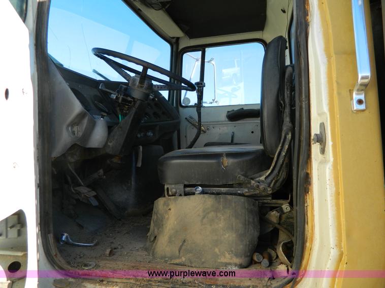 image for item H2278 1974 Ford 9000 dump truck