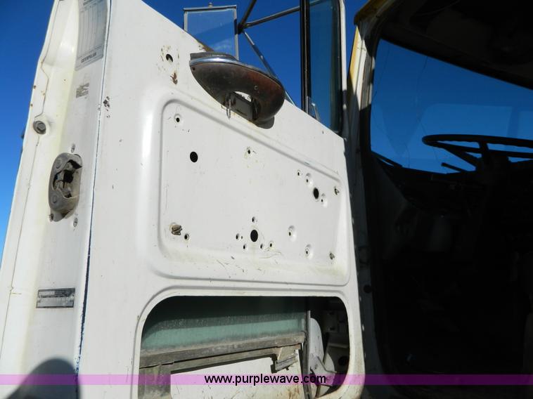 image for item H2278 1974 Ford 9000 dump truck