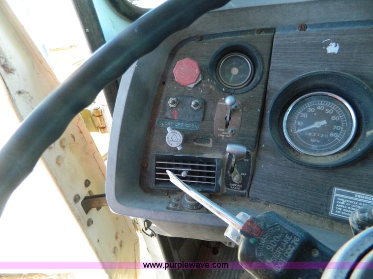 image for item H2278 1974 Ford 9000 dump truck