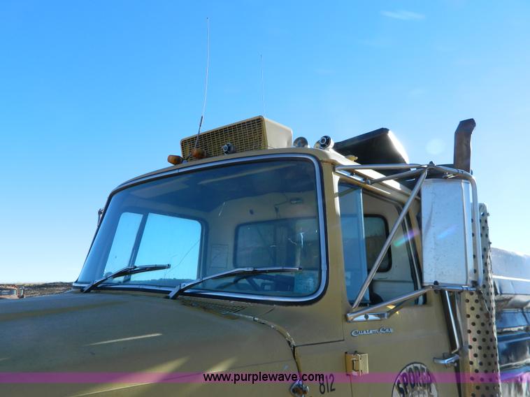 image for item H2278 1974 Ford 9000 dump truck