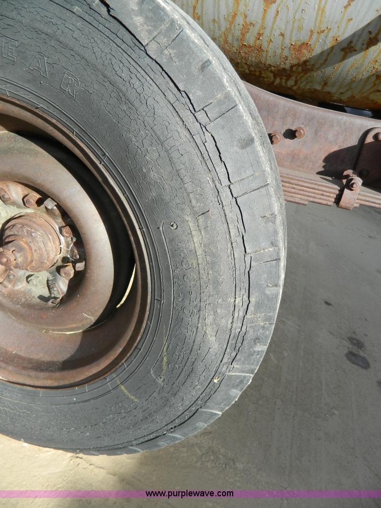 image for item H2295 500 gallon propane tank