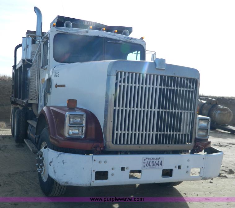 image for item H2298 1991 International F9370 dump truck