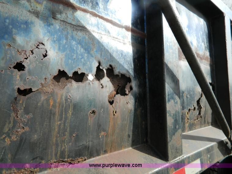 image for item H2298 1991 International F9370 dump truck