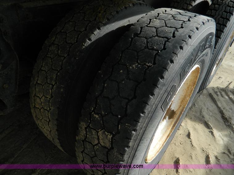 image for item H2298 1991 International F9370 dump truck