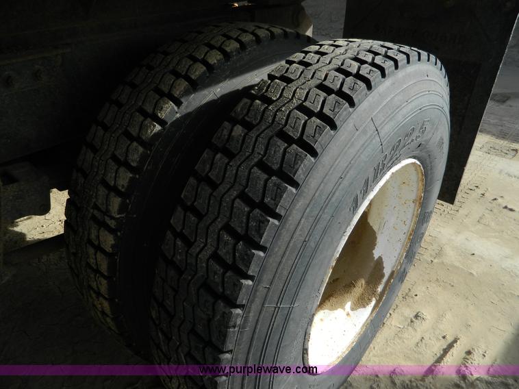 image for item H2298 1991 International F9370 dump truck