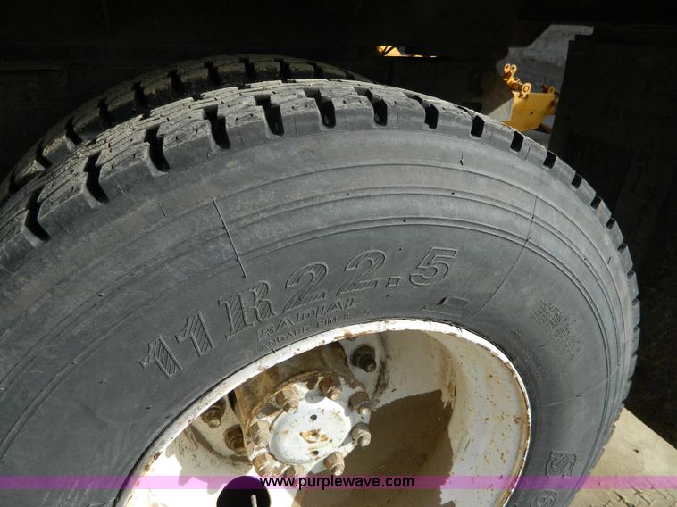 image for item H2298 1991 International F9370 dump truck