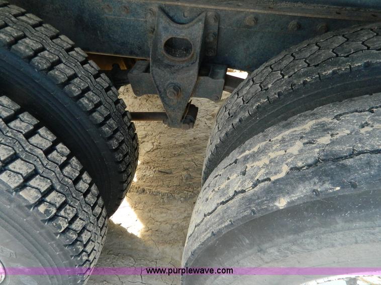 image for item H2298 1991 International F9370 dump truck