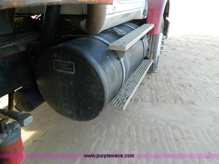 image for item H2298 1991 International F9370 dump truck