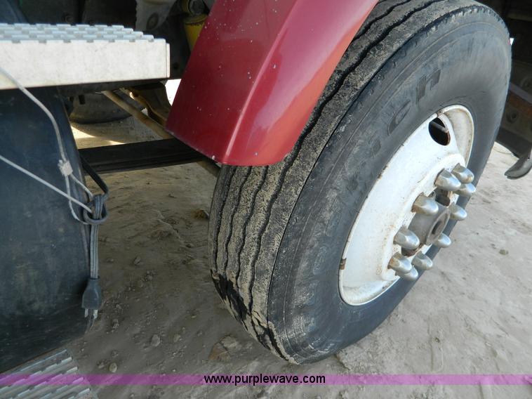 image for item H2298 1991 International F9370 dump truck