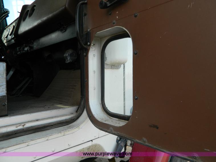 image for item H2298 1991 International F9370 dump truck