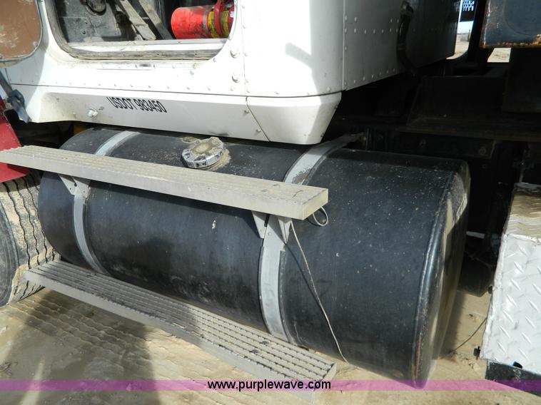 image for item H2298 1991 International F9370 dump truck