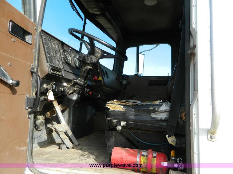 image for item H2298 1991 International F9370 dump truck