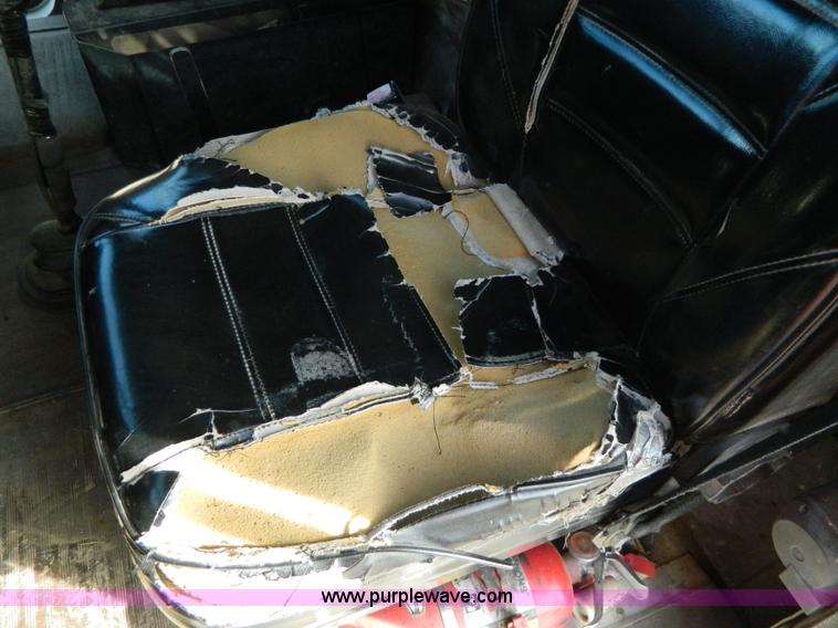 image for item H2298 1991 International F9370 dump truck