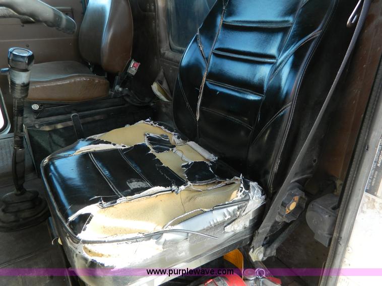 image for item H2298 1991 International F9370 dump truck