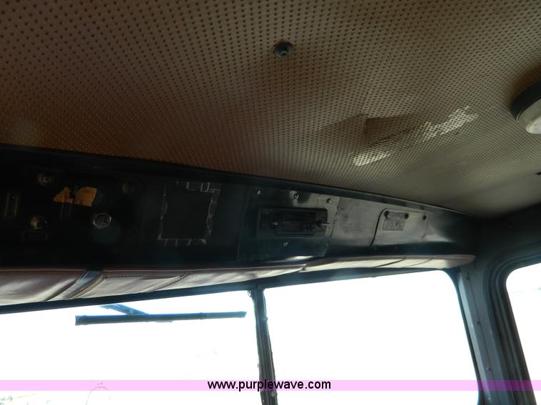 image for item H2298 1991 International F9370 dump truck