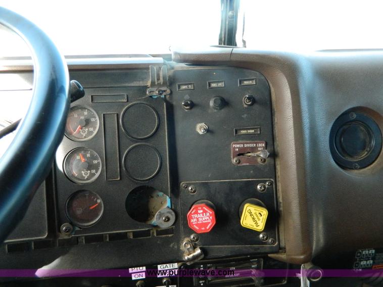 image for item H2298 1991 International F9370 dump truck