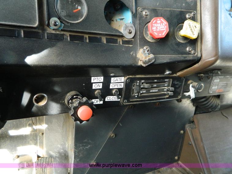 image for item H2298 1991 International F9370 dump truck