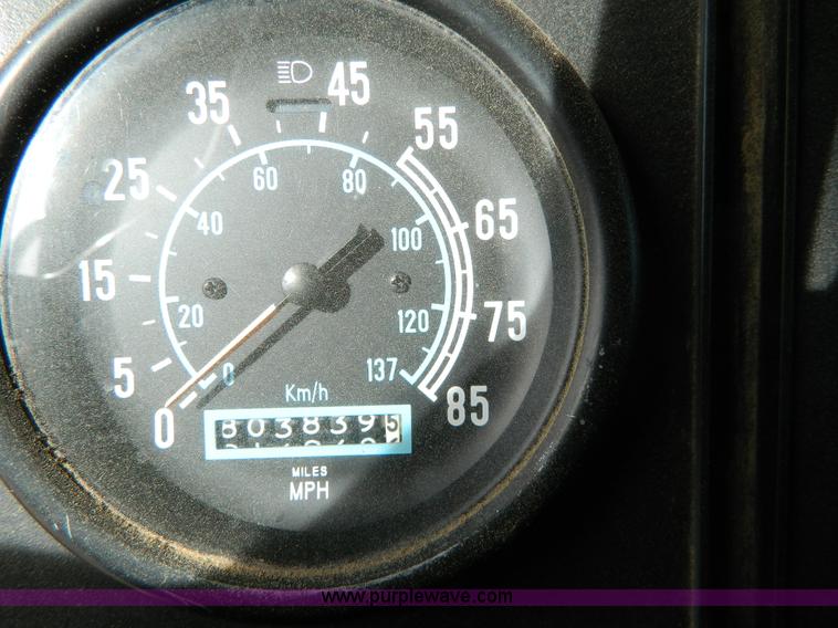 image for item H2298 1991 International F9370 dump truck