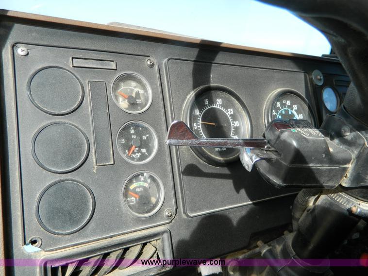 image for item H2298 1991 International F9370 dump truck