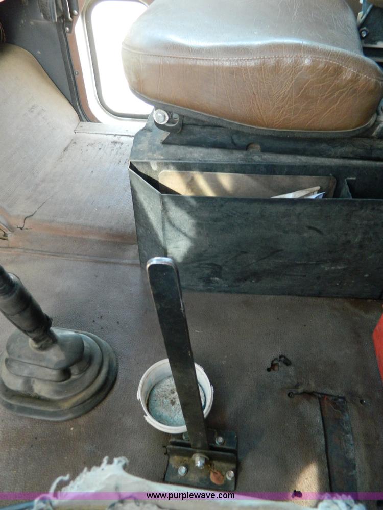 image for item H2298 1991 International F9370 dump truck