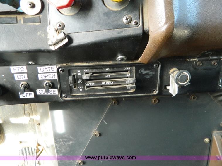 image for item H2298 1991 International F9370 dump truck