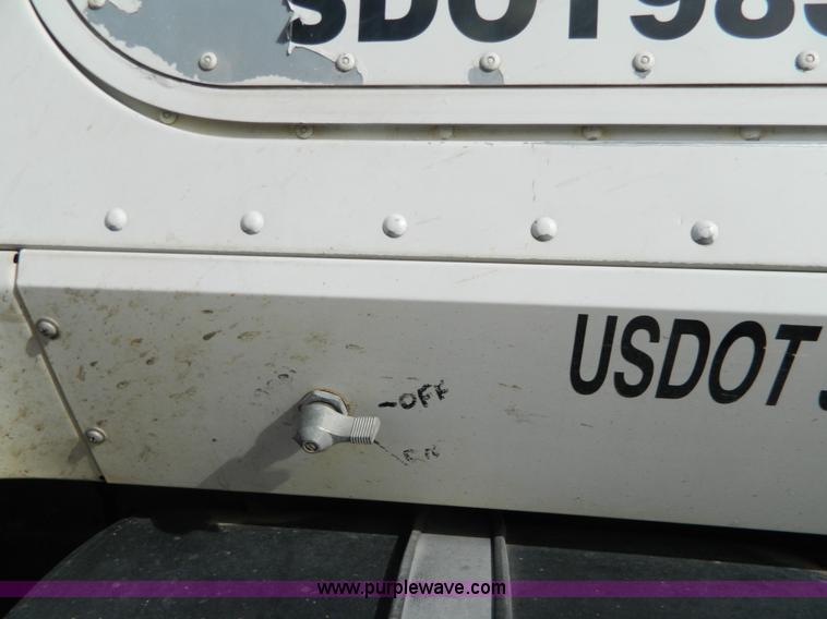 image for item H2298 1991 International F9370 dump truck