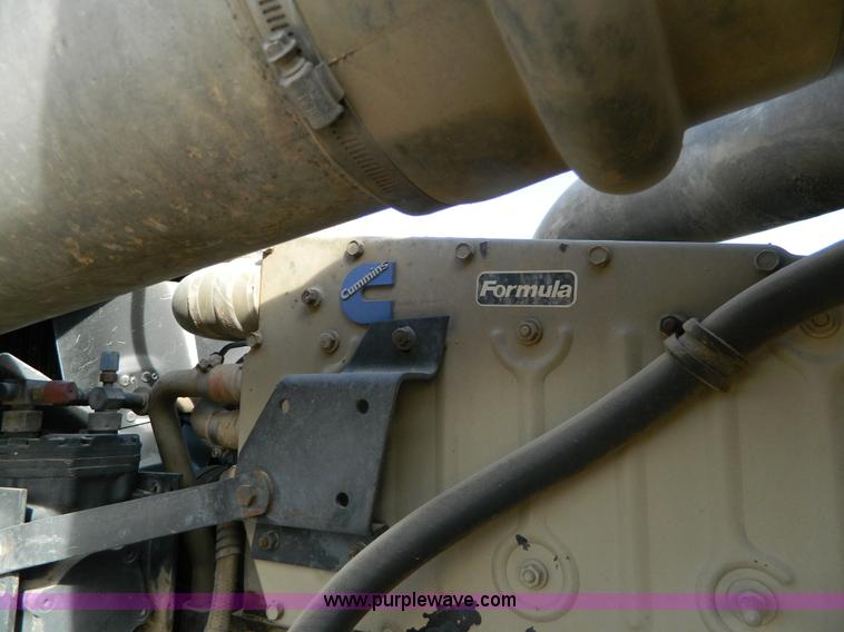 image for item H2298 1991 International F9370 dump truck