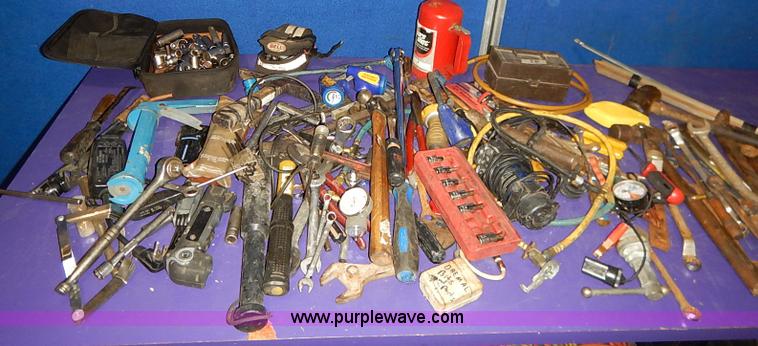 image for item AV9595 Assorted hand tools