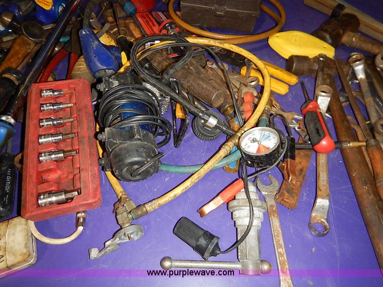 image for item AV9595 Assorted hand tools