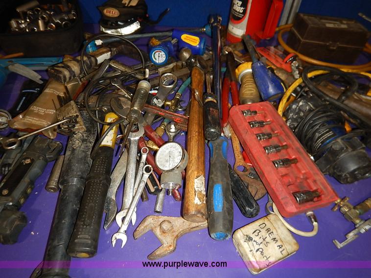 image for item AV9595 Assorted hand tools