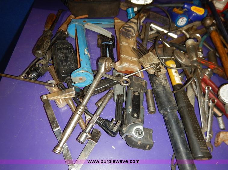 image for item AV9595 Assorted hand tools