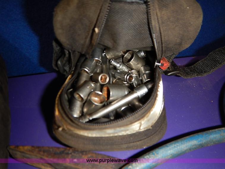 image for item AV9595 Assorted hand tools