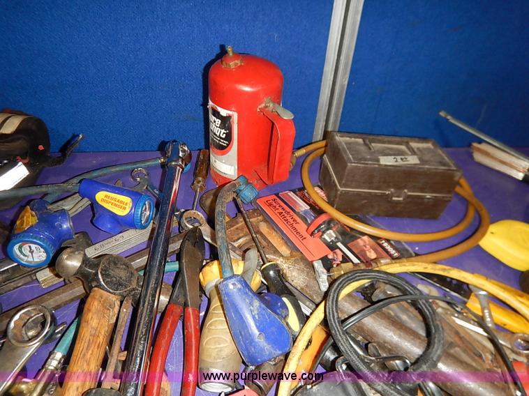 image for item AV9595 Assorted hand tools