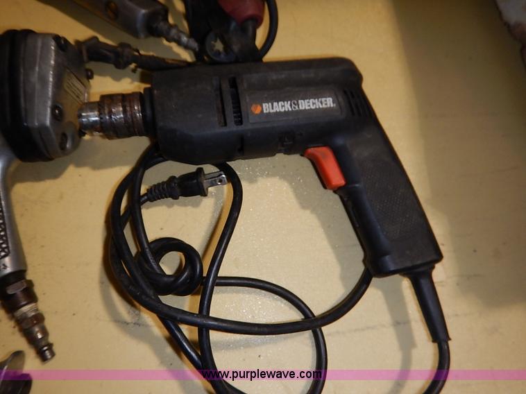 image for item AV9596 (8) assorted power tools