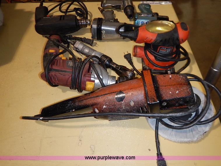 image for item AV9596 (8) assorted power tools