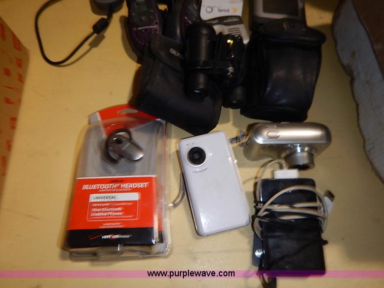 image for item AV9602 Assorted electronics