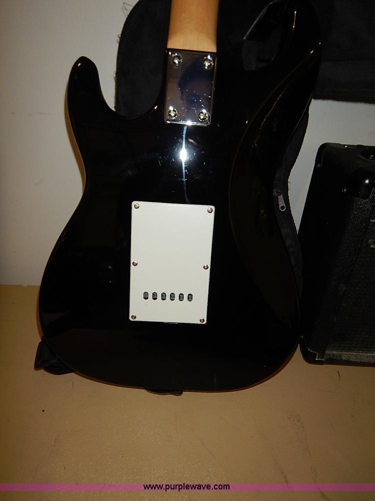 image for item AV9606 Silvertone electric guitar and amplifier