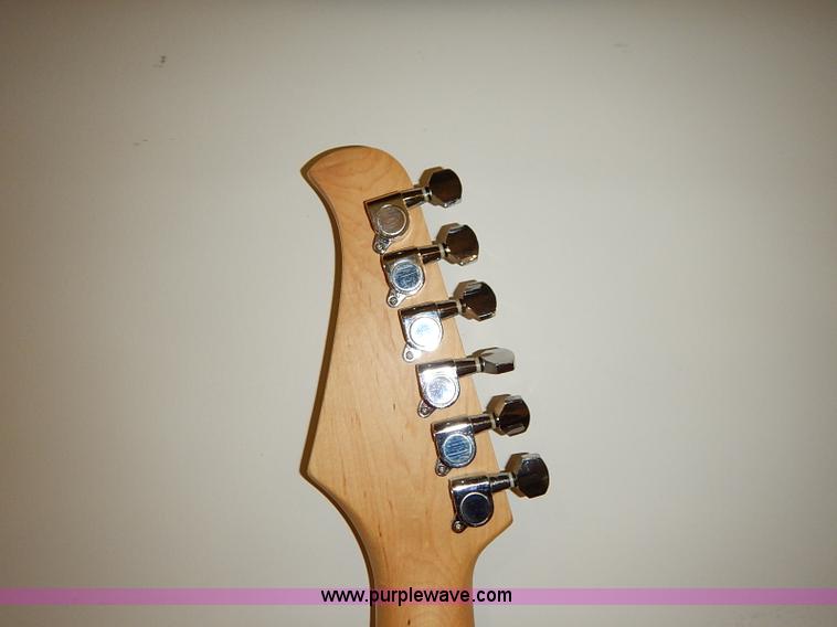 image for item AV9606 Silvertone electric guitar and amplifier